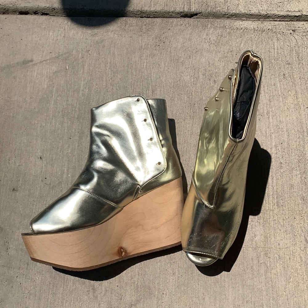 Sydney Brown platform booty open toe new